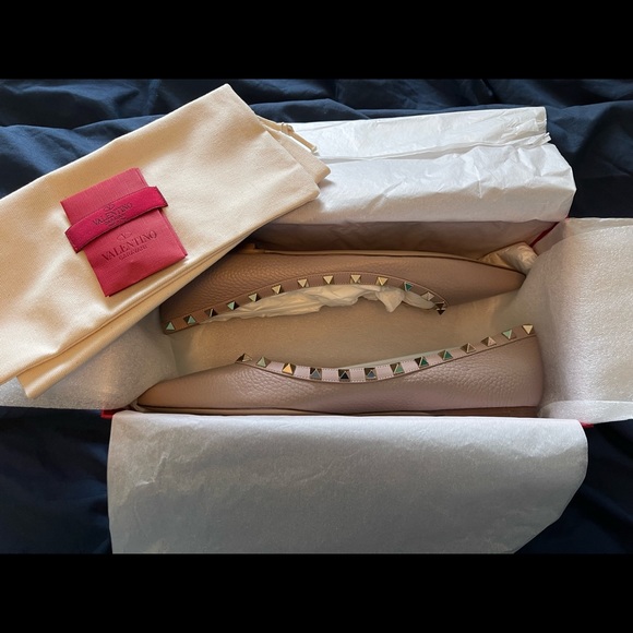 (SOLD) Valentino Flats size 11 - Picture 6 of 7